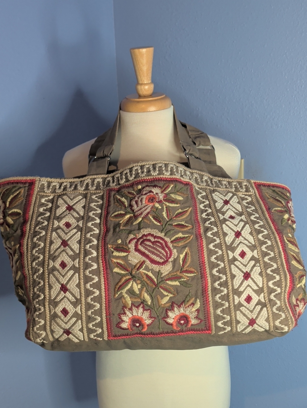 CaiteEmbroidered Canvas Floral Tote Bag